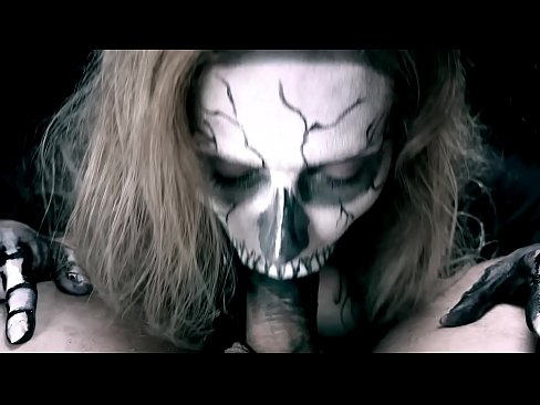 ❤️ Demon girl zuigt pik met haar zwarte mond en slikt sperma. Porno fb at nl.raceporn.ru ❌❤